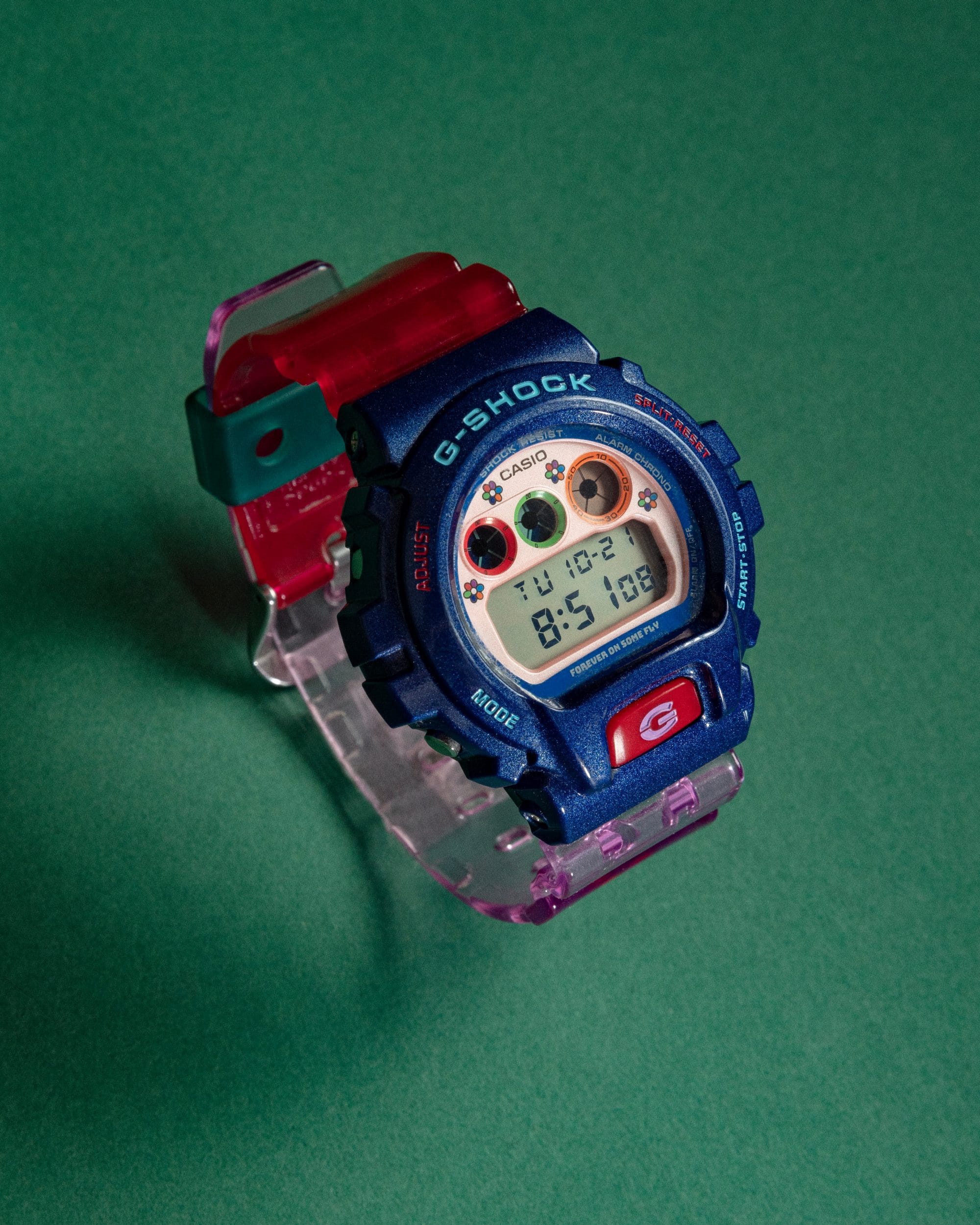 DW5600HDN25-7 White digital watch with green branding DW5600HDN25-7 White digital watch with green branding