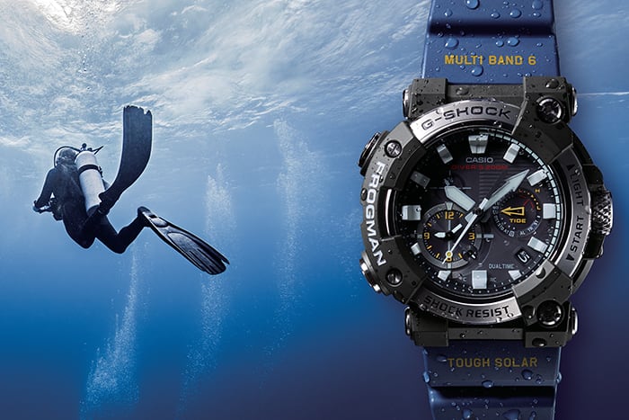 Scuba diver swimming in the ocean denoting professional use of G-SHOCK Frogman dive watches