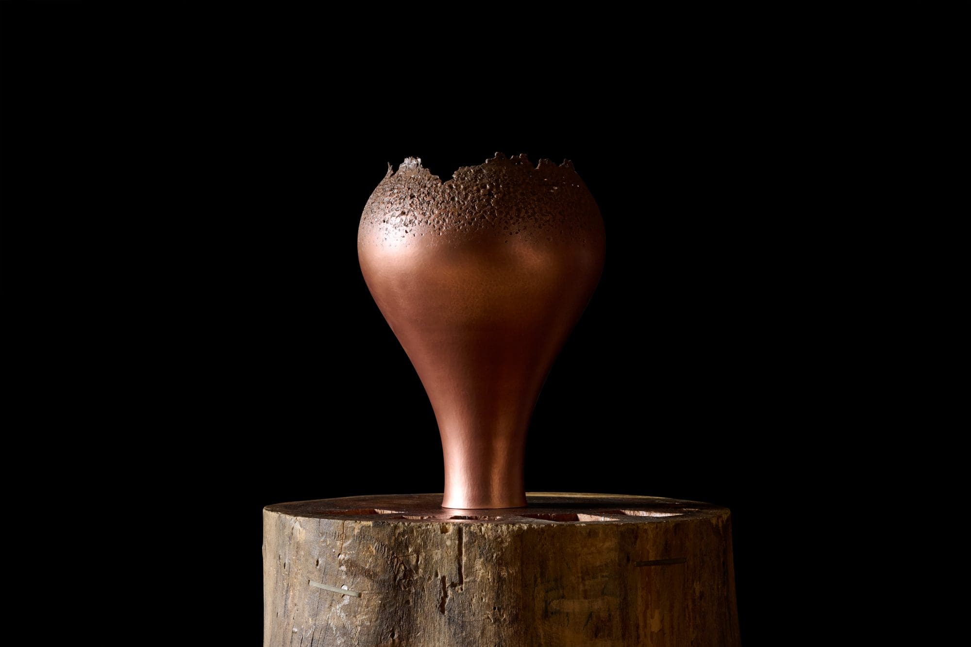 Photo of an art piece created by Watanabe, inspired by the flame-rimmed pottery style of the prehistoric Jomon period