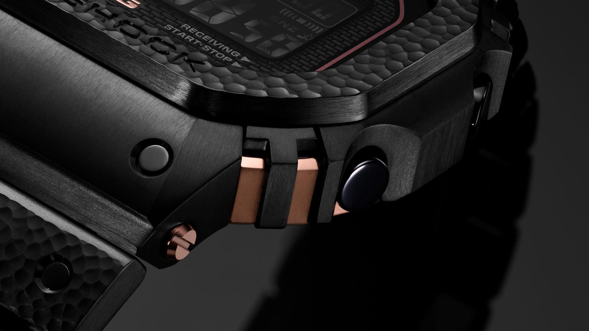 Photo of a bezel taken from an oblique side angle