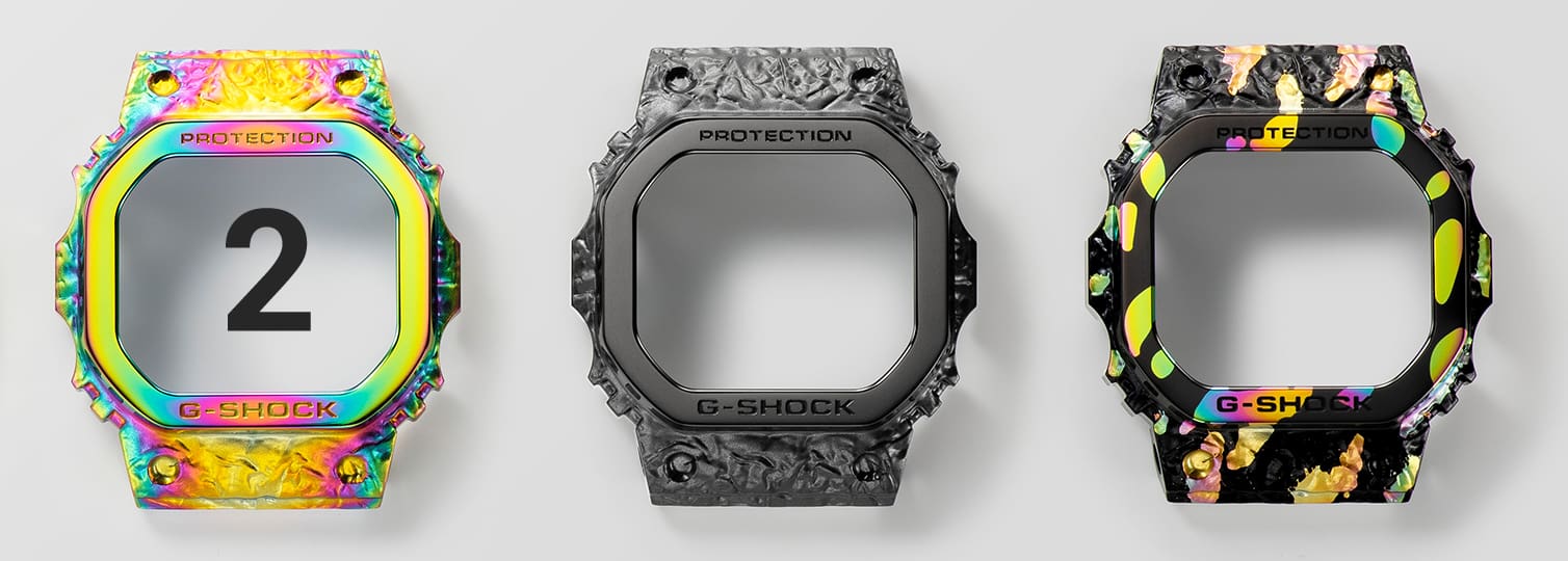 Die Edelstahllünette der GM-5640GEM-1 in drei weiteren Veredelungsschritten: 1. mit bunter Ionenplattierung, 2. mit schwarzer Ionenpattierung über teilweise abgedeckter erster Beschichtung und 3. die fertige mehrfarbige Lünette