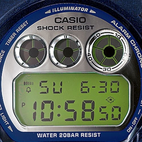 Nahaufnahme des Displays der Casio G-Shock DW-6900SB-2 Digitaluhr mit verspiegeltem Zifferblatt