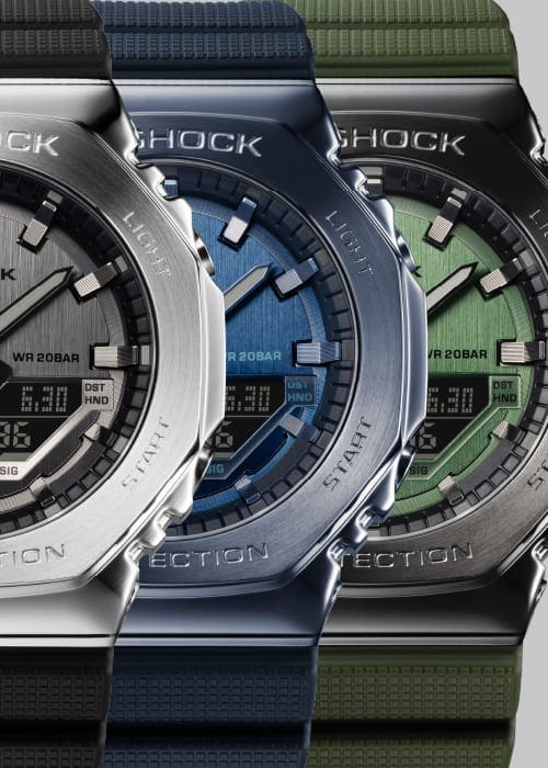 Die drei Farbvarianten des Casio G-Shock GM-2100-Models: silber, blau und grün