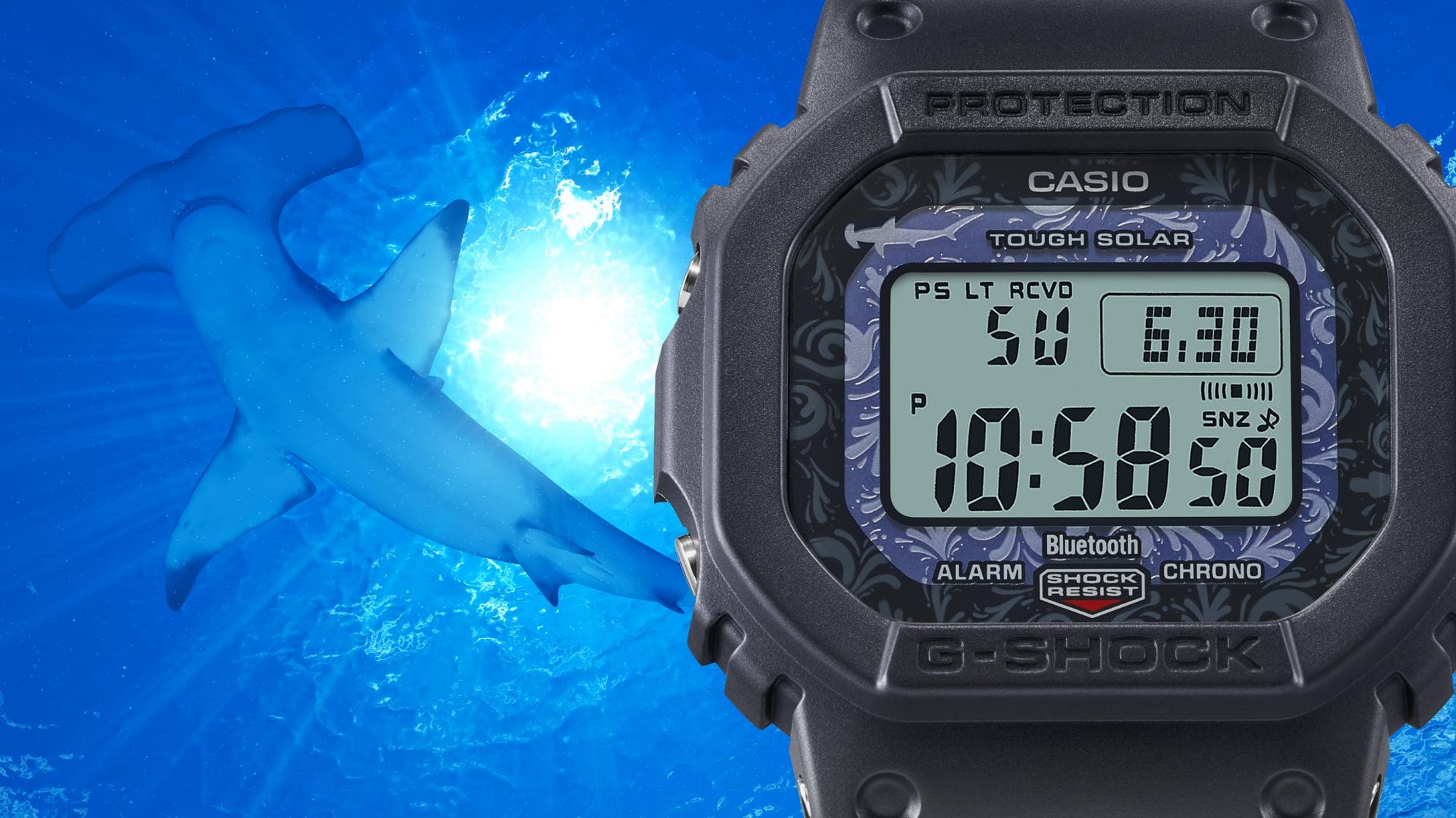 Die dunkle GW-B5600CD-1A2 Digitaluhr mit einem vom Meer inspirierten Display-Rahmen in Blautönen