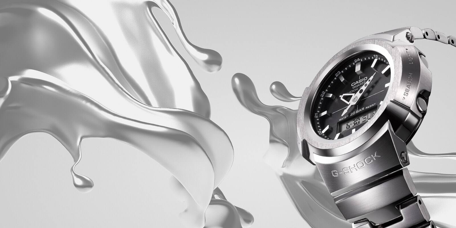 Eine silberne Vollmetalluhr von Casio G-Shock