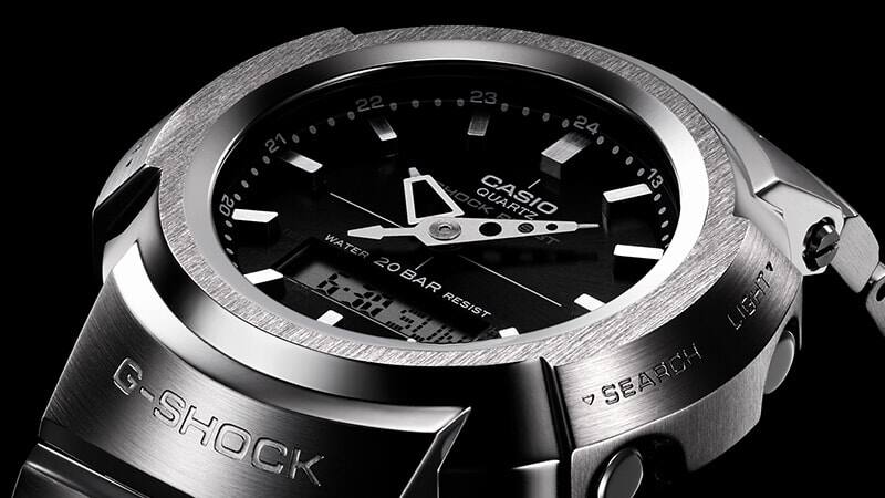 Blick von schräg oben auf das Edenstahlgehäuse der Casio G-Shock AW-500-Armbanduhr
