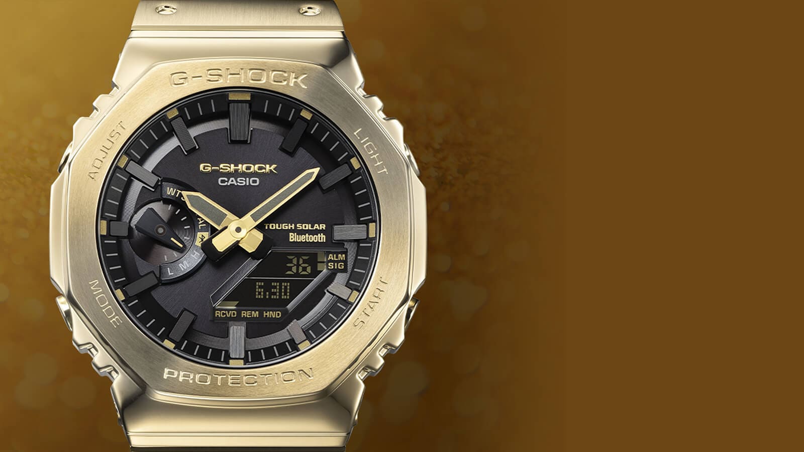  Großaufnahme des schwarzen Zifferblatts der goldfarbenen Casio G-Shock GM-B2100GD Hybriduhr