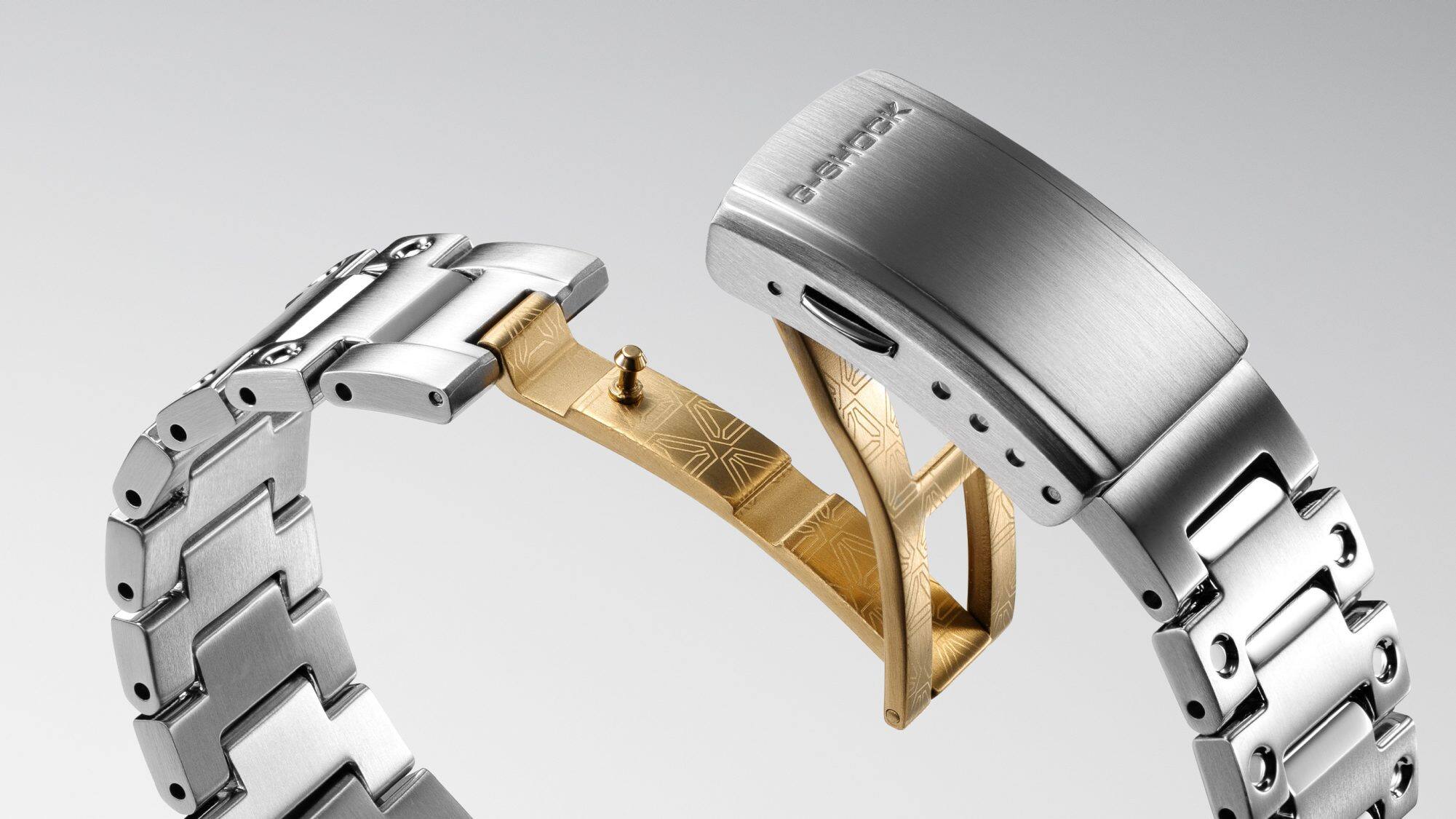 Detailansicht der speziellen Armbandschließe der Casio G-Shock GMW-B5000SS in Gold und Silber