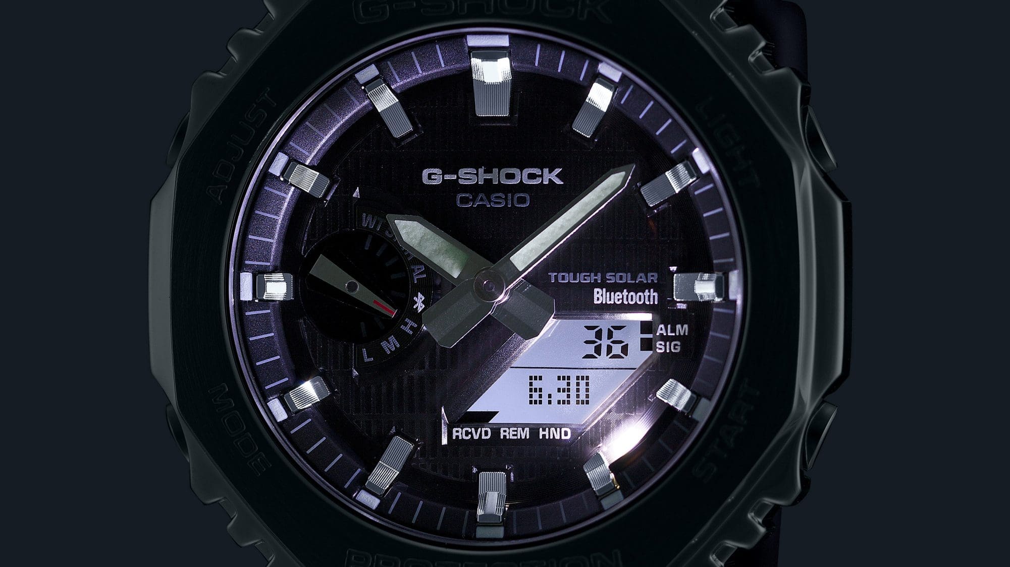 Close Up der sehr hellen Doppel-LED-Beleuchtung in der GBM-2100 Armbanduhr