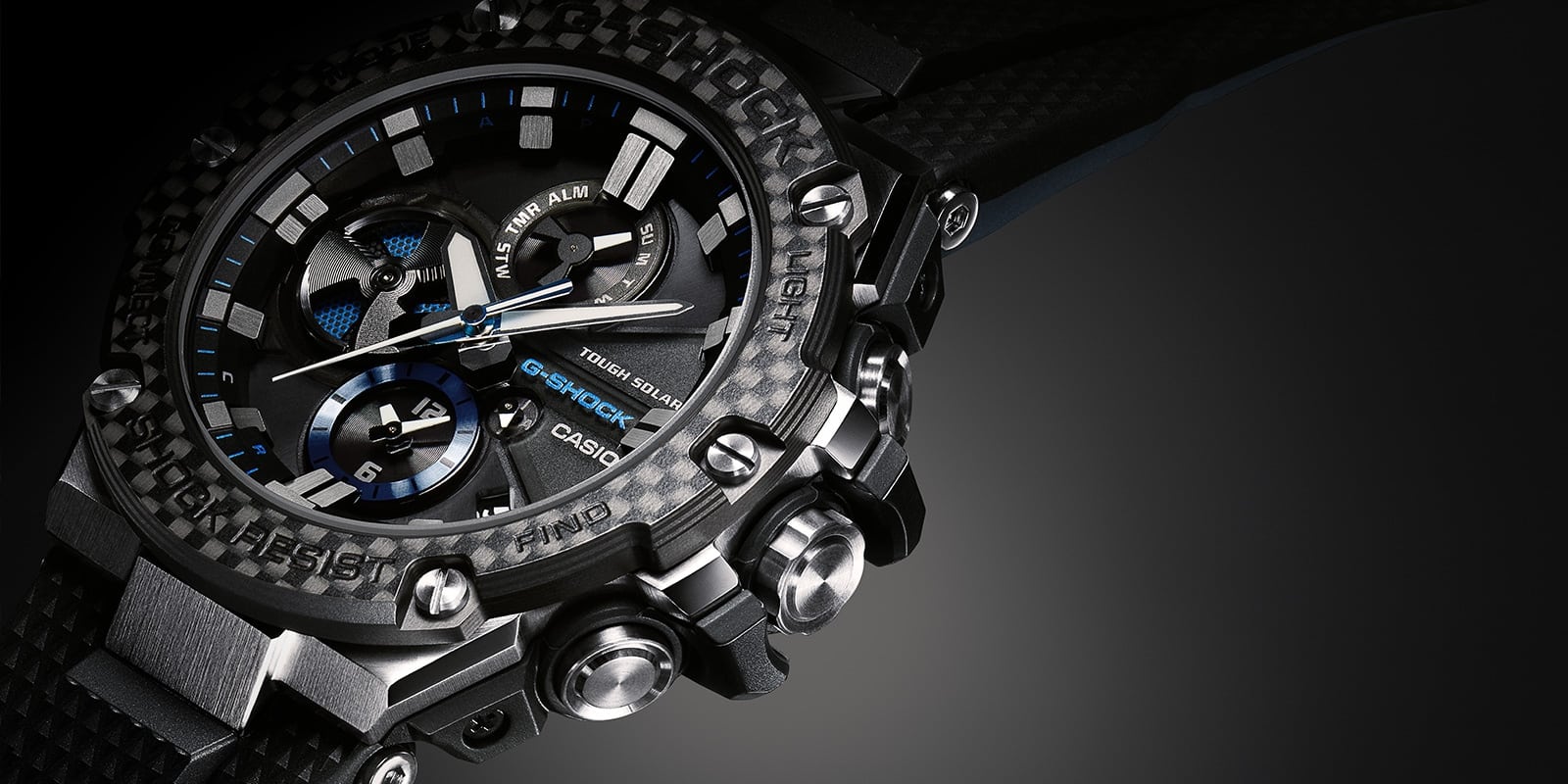 Nahaufnahme auf Zifferblatt und Gehäuse eines Casio G-Shock GST-B100 Chronographen