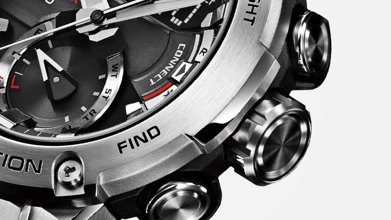 Detailaufnahme der Tasten des Edelstahlgehäuses der Casio G-Steel GST-B200 Armbanduhr