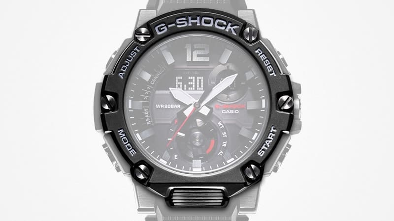 Nahaufnahme auf Lünette und Front-Knopf eines Casio G-Steel GST-B300 Chronographen