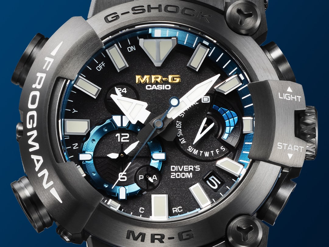 Nahaufnahme des Zifferblatts der Casio MRG-BF1000R-1A Tauchuhr
