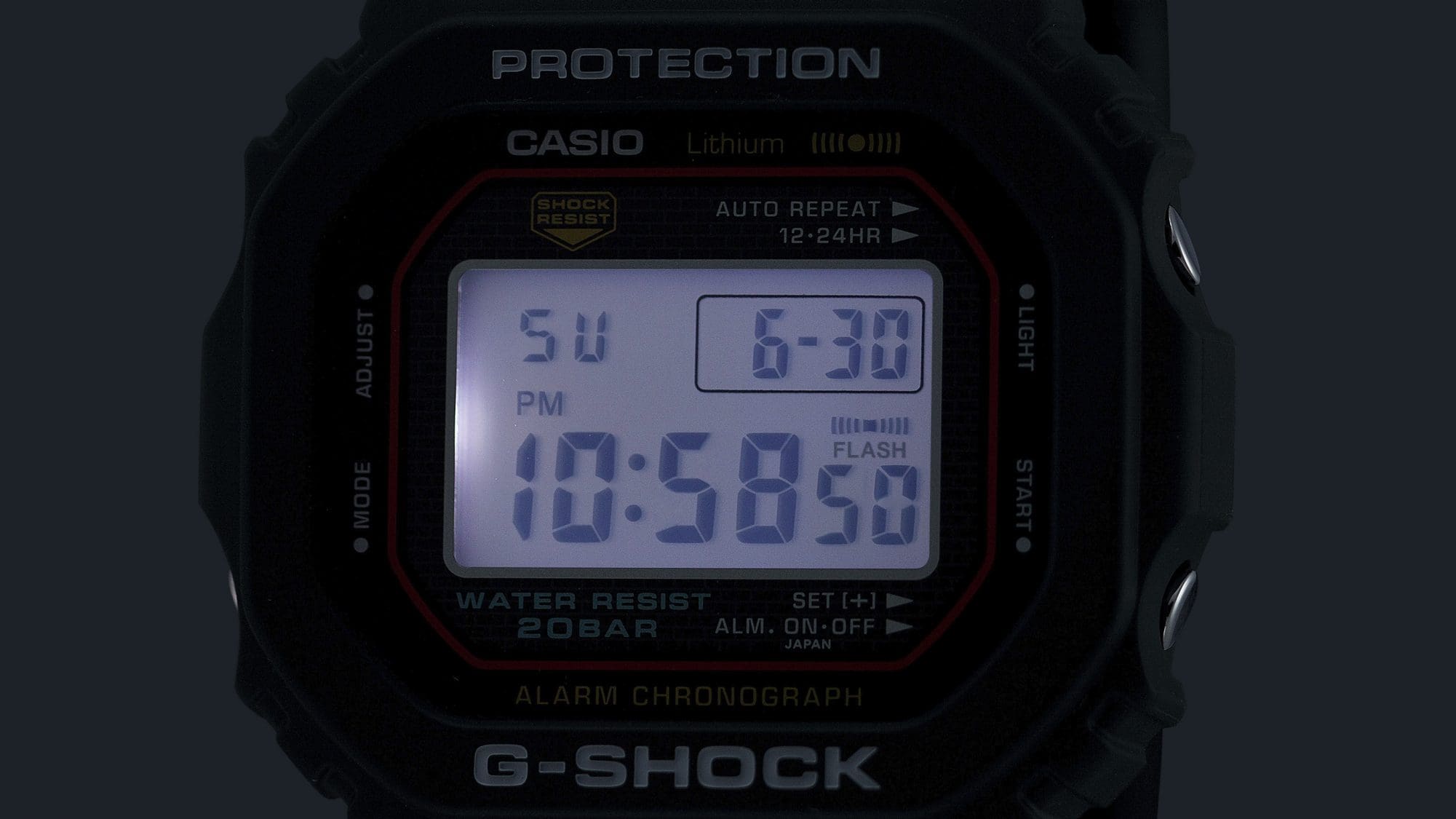 Beleuchtetes Display der DW-5000R-1A Digitaluhr im Dunkeln
