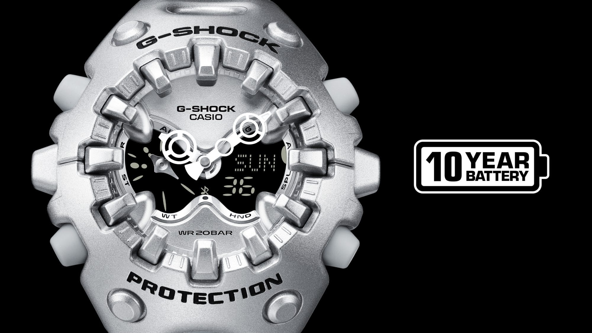 Die silberne GA-V01 Armbanduhr neben einem 10-Jahres-Batteriesymbol