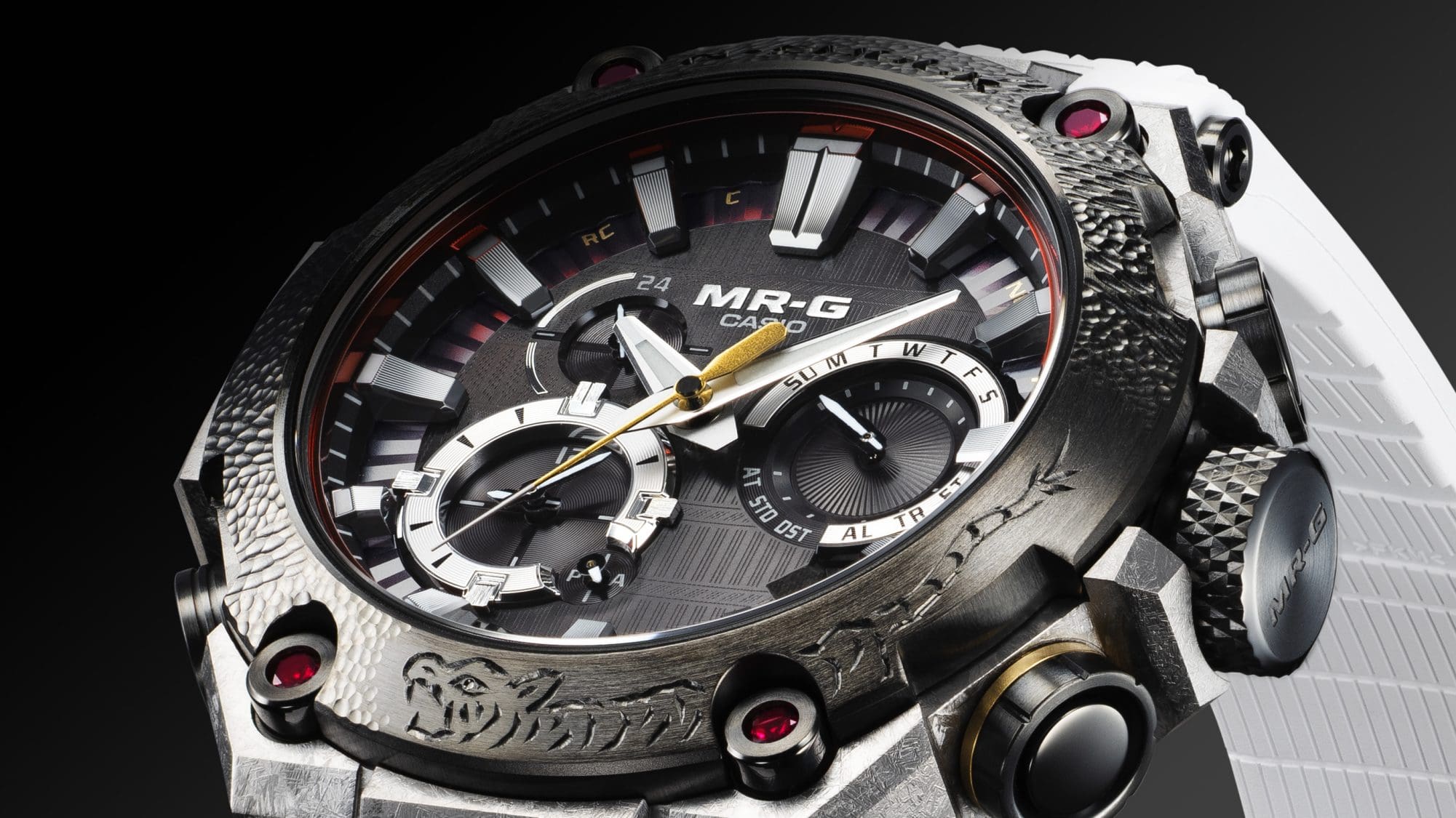 Close-up of the black bezel of the MRG-B2000SG-1A anniversary watch with tiger engraving and unique relief pattern