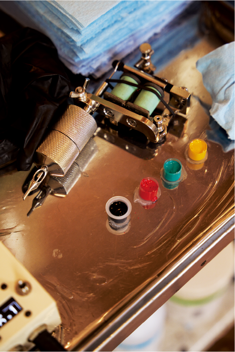 The needle and different colours needed for Len Yamada's tattoos.