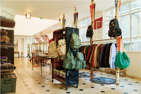 A photo of the Paris store of Words Sounds Colors and Shapes.