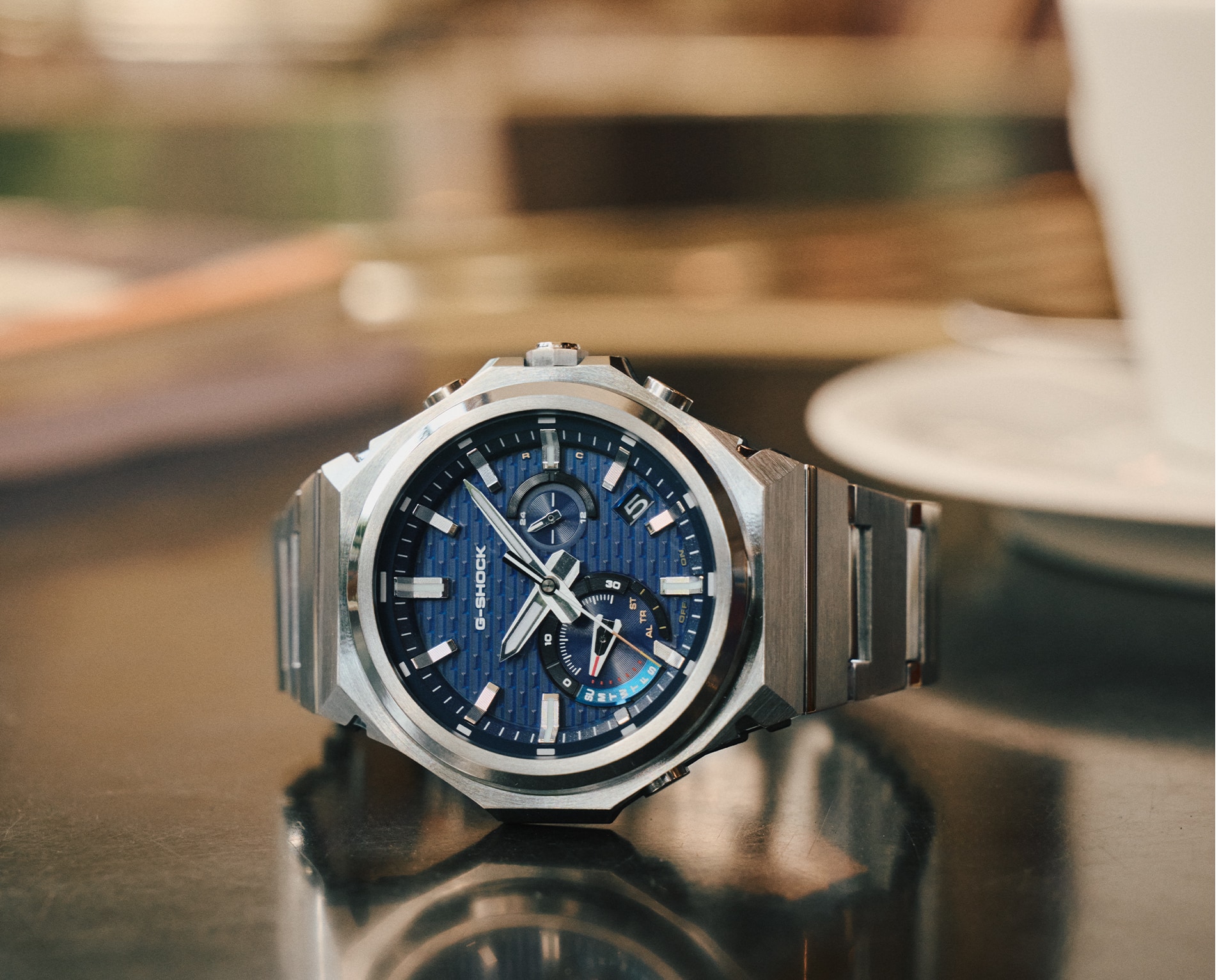 Photo of GST-B1000D-2A on a table.