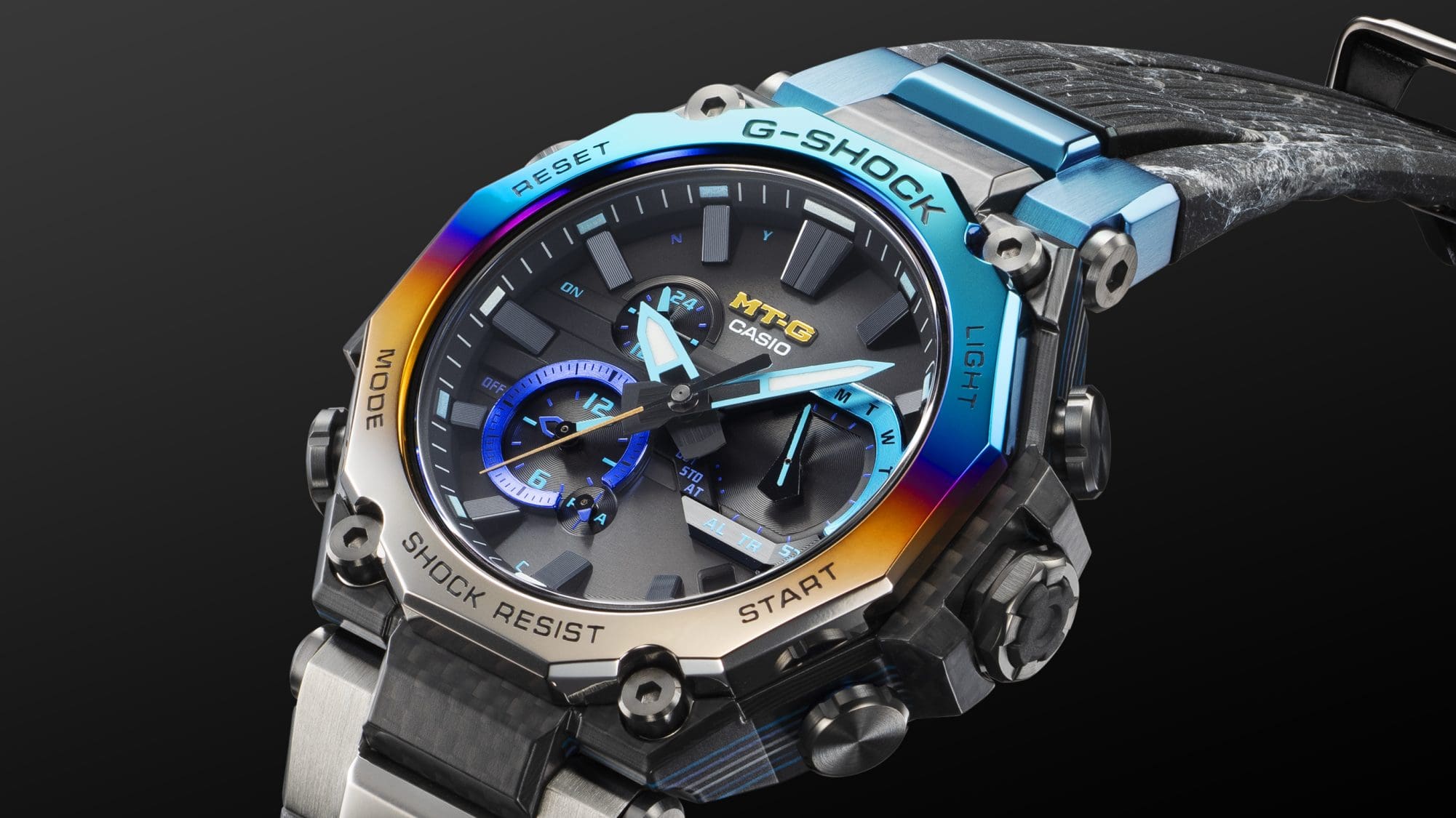 Gradated IP bezel evoking the look of the sky as the storm approaches