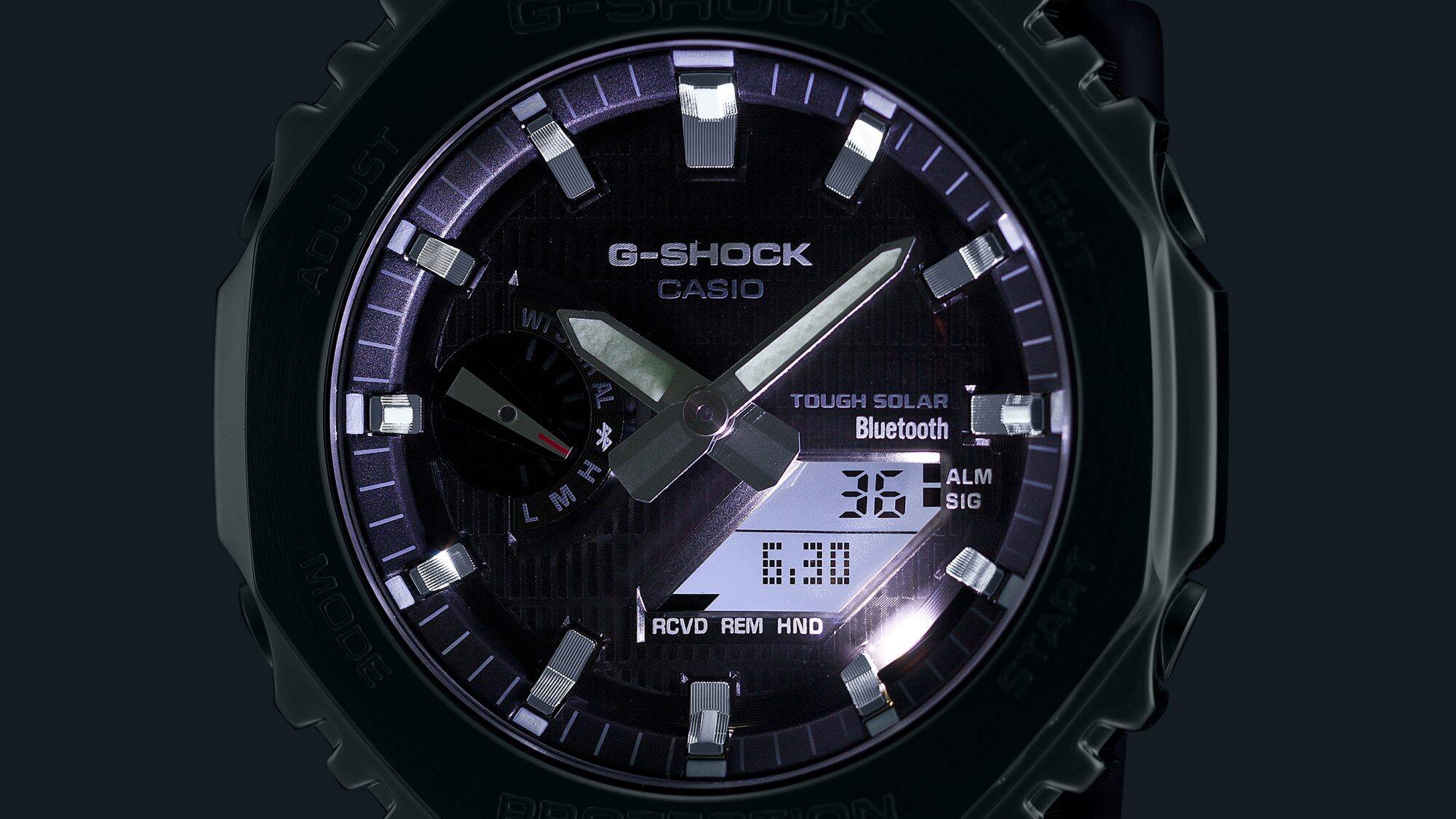 Super Illuminator (luz LED doble de alto brillo) para mantener la legibilidad del reloj en la oscuridad