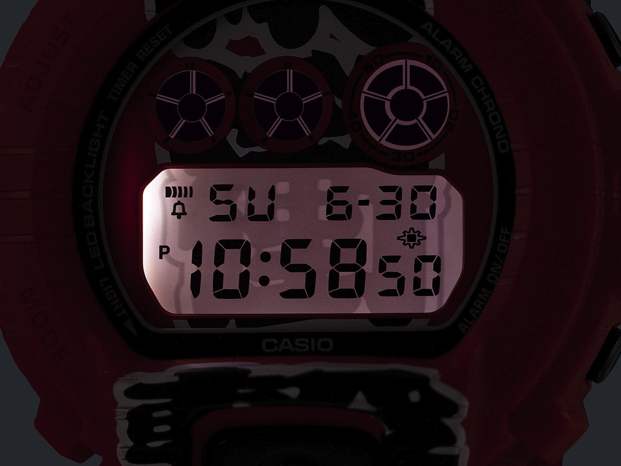 Fotografía del DW-6900AKA-4 iluminado