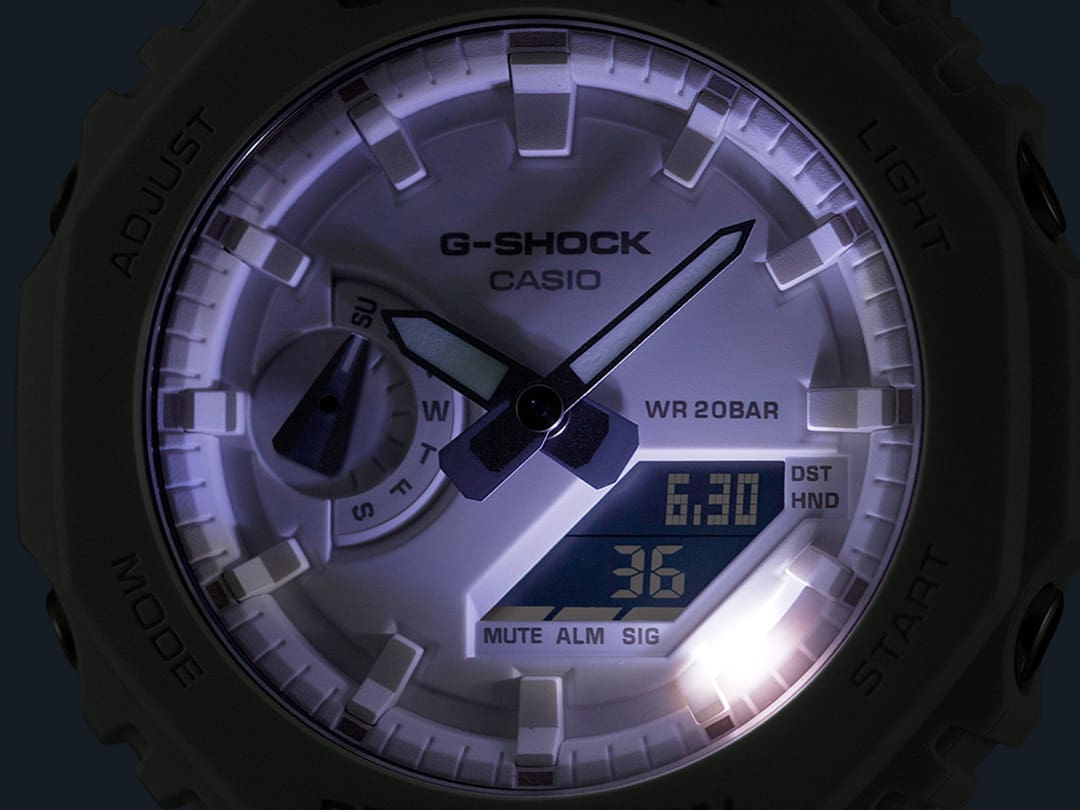 GA-2100-7A7 La pantalla iluminada del reloj de pulsera digital-analógico GA-2100-7A7 en la oscuridad