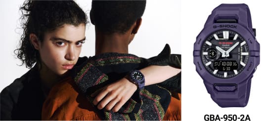 Una mujer con el reloj analógico G-SHOCK GBA-950 morado abraza a un hombre. Al lado hay una foto del reloj con detalles brillantes en verde.