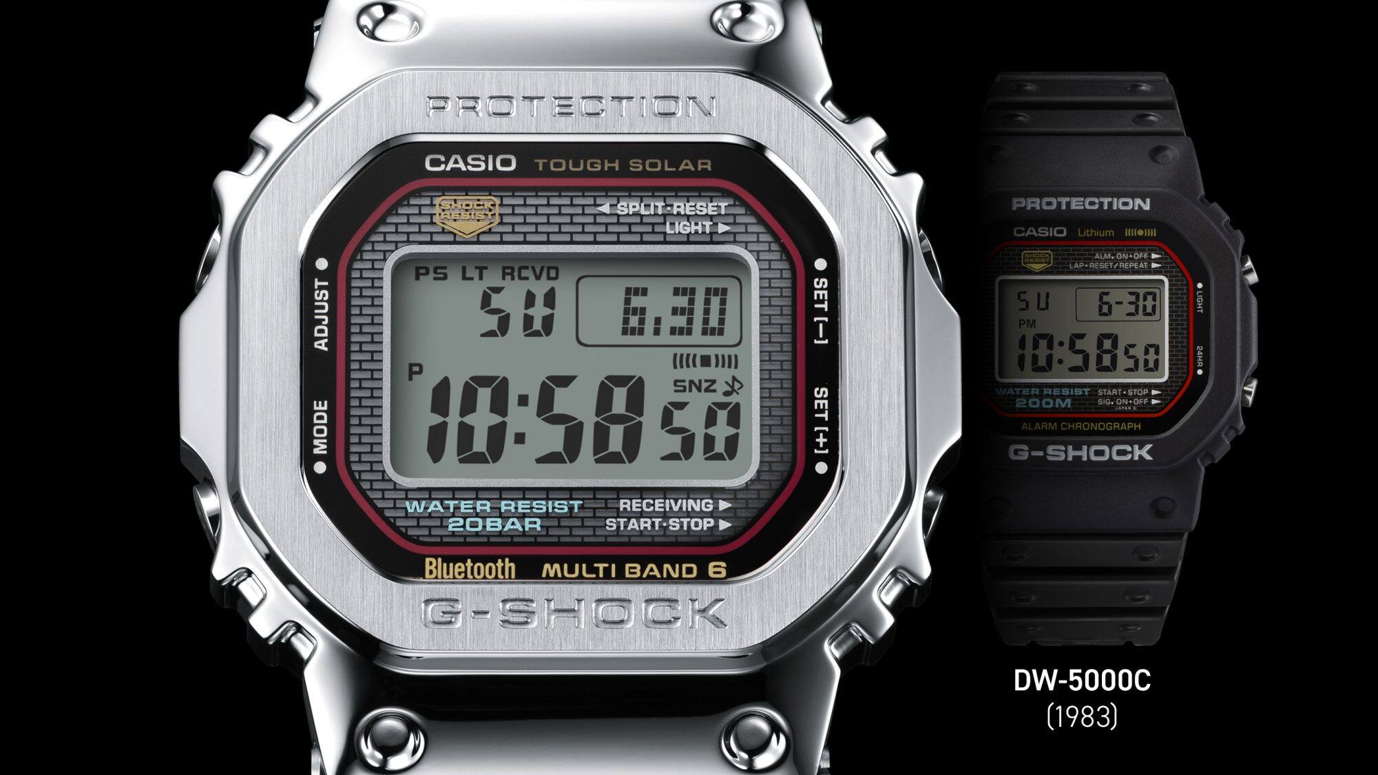 El reloj digital G-SHOCK GMW-B5000D con correa y bisel metálicos junto al reloj de resina negro DW-5000C.