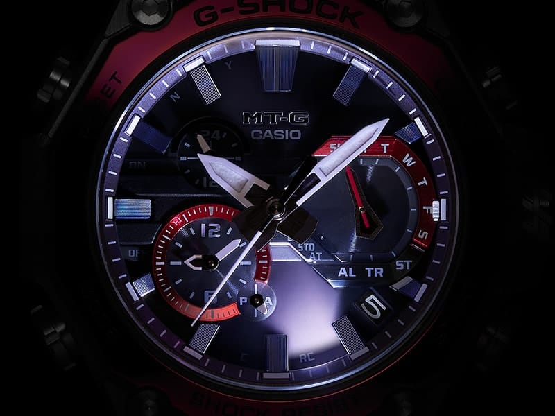 Luz LED en la pantalla analógica del reloj de pulsera MTG-B2000