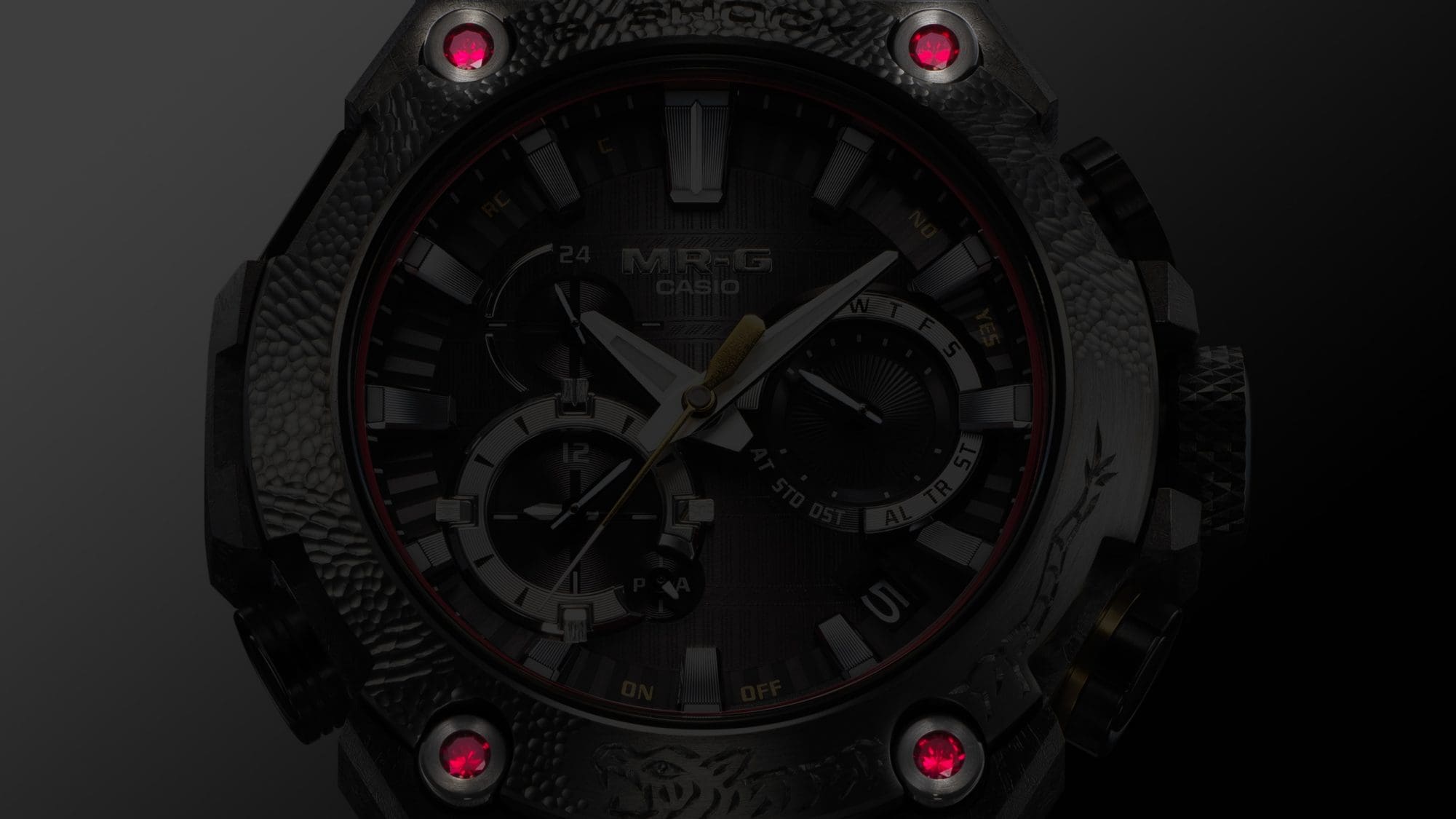 Zoom sur les quatre vis serties de rubis de la MRG-B2000SG-1A