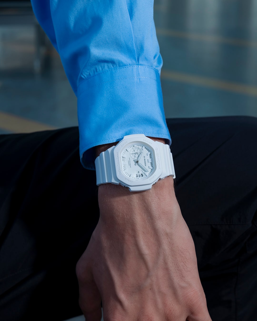 Une G-SHOCK GAC-2500-7A au poignet d'un homme