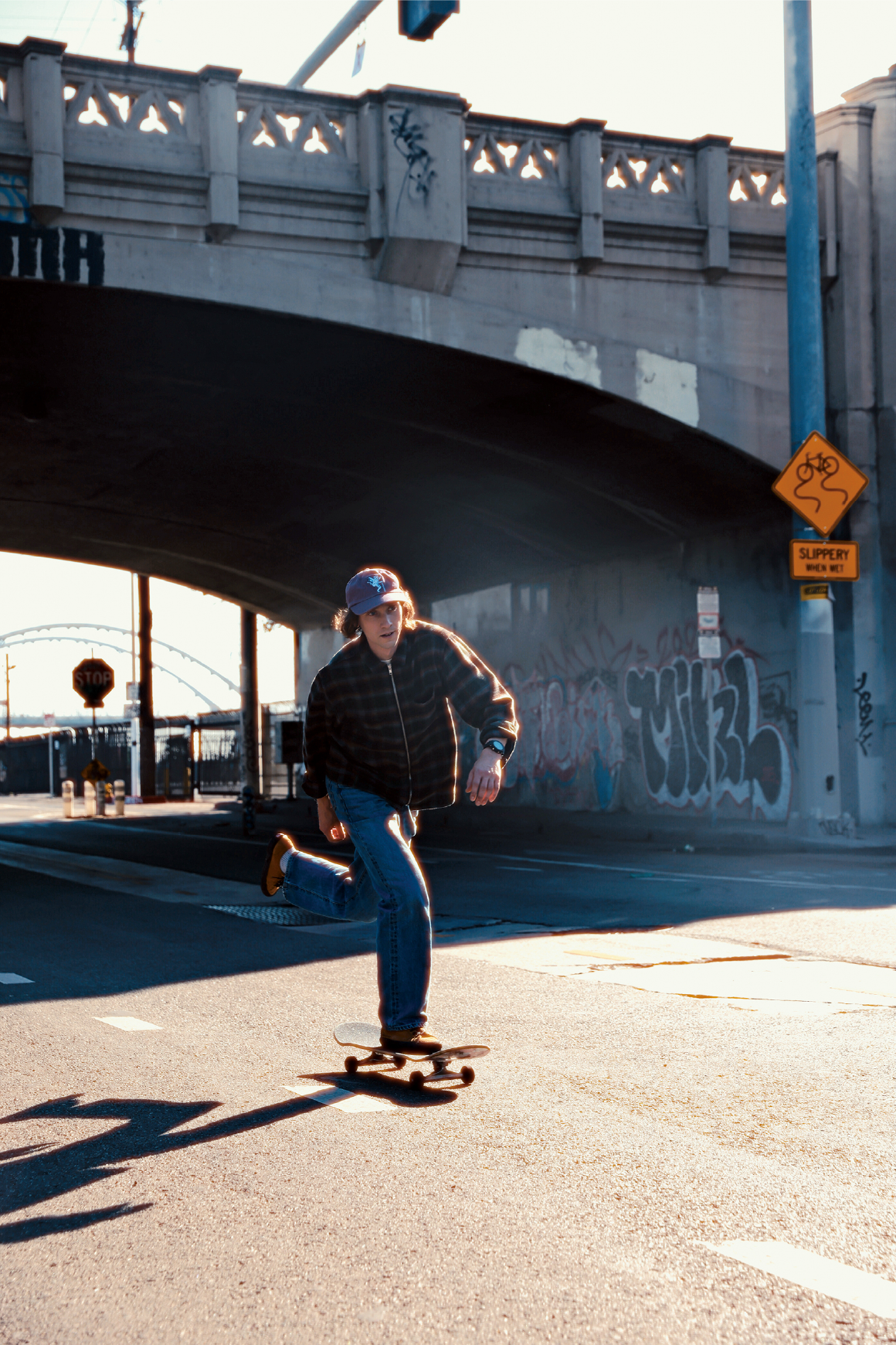 Julian sur un skateboard