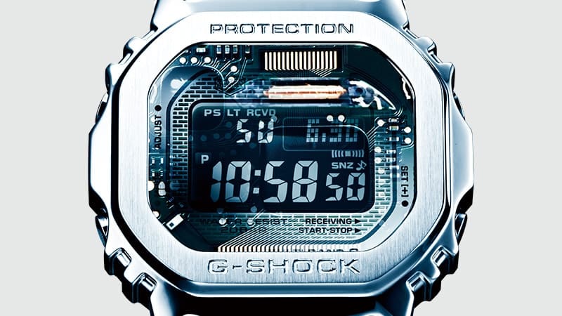 « Vue aux rayons X » de l'antenne à ondes radio dans la montre radiopilotée Casio G-Shock GMW-B5000