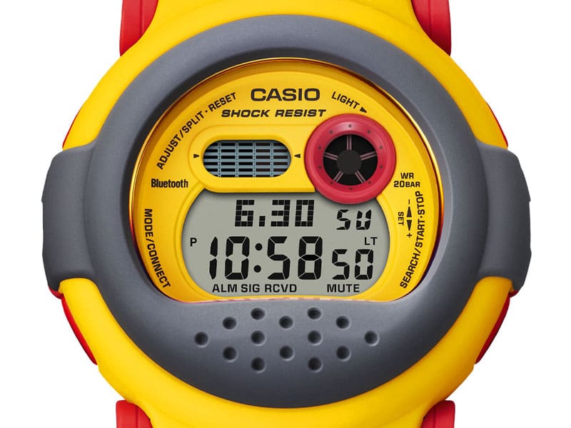 Primo piano del display dell'orologio digitale giallo e rosso Casio G-Shock G-B001MVE-9