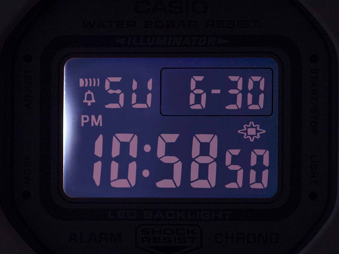 暗い場所でも見やすいスーパーイルミネーター