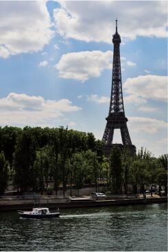 ទេសភាព Eiffel Tower នៅទីក្រុងប៉ារីស។