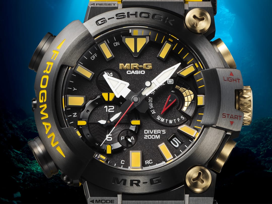 Close-up van de wijzerplaat van het Frogman MRG-BF1000E-1A9 jubileum horloge
