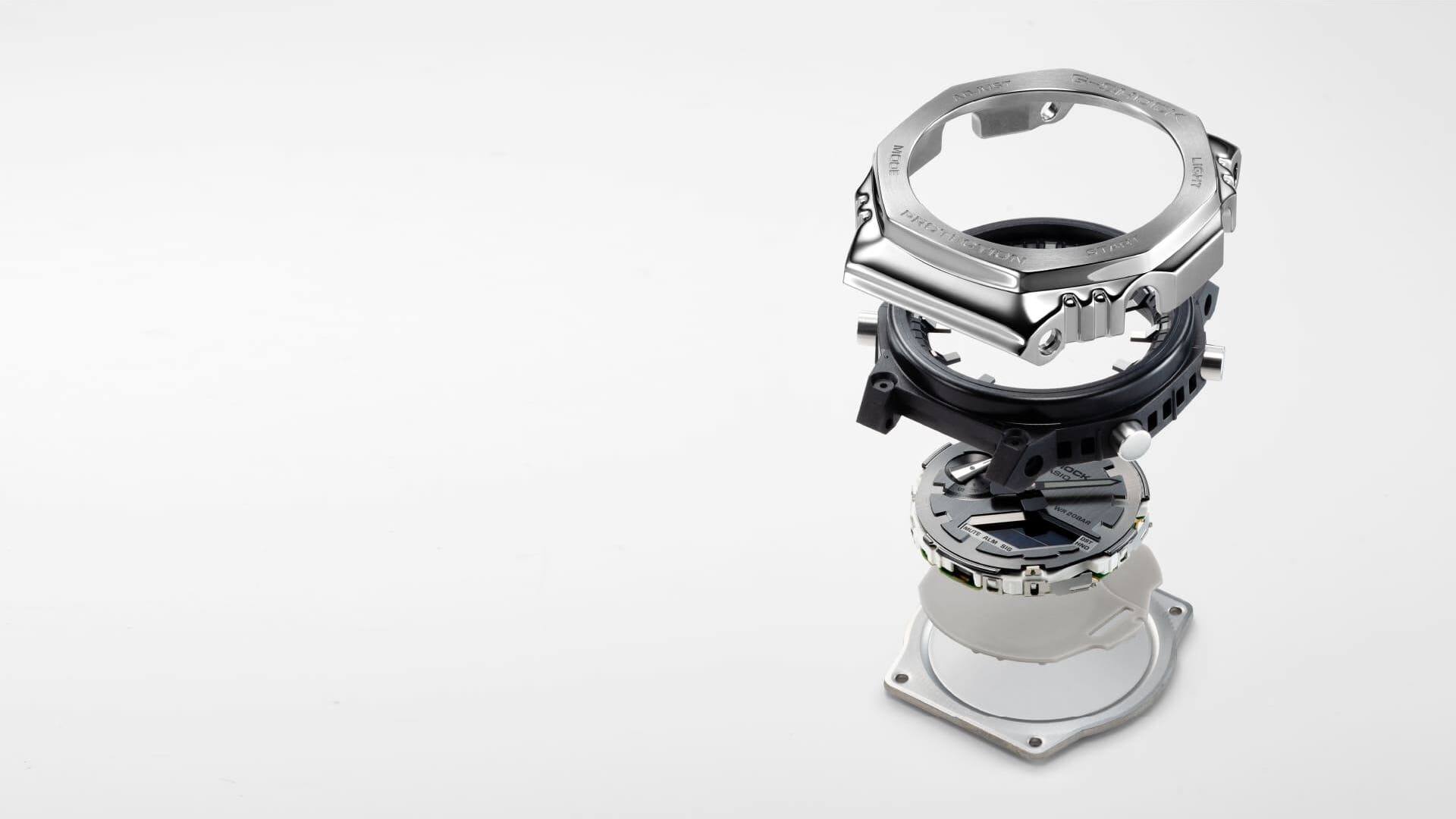 De kastonderdelen van een Casio G-Shock GM-2100 polshorloge