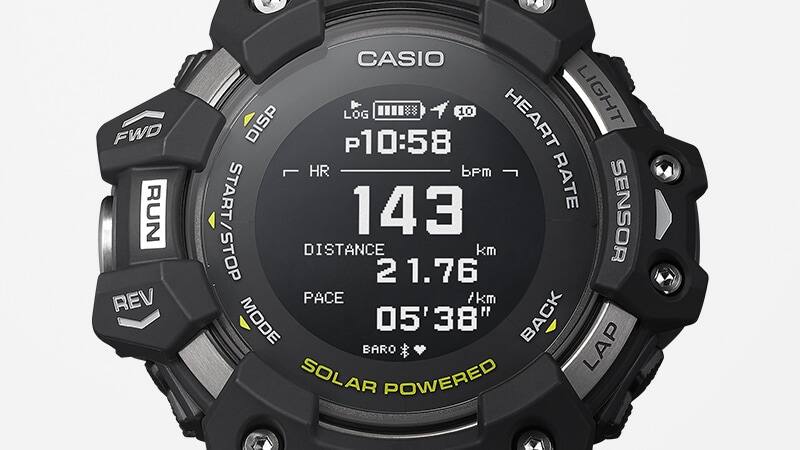 Close-up van de bezel en het display van het Casio G-Squad GBD-H1000-1A7 sporthorloge