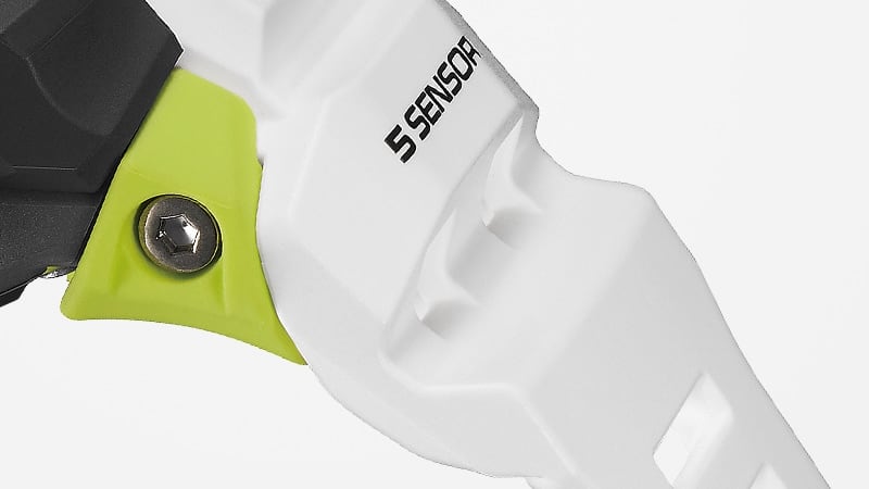 Detailopname van het verbindingspunt tussen de kast en de armband