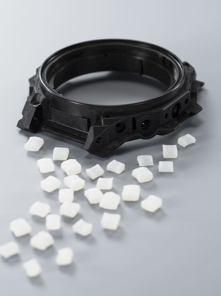 Bio-based harskorrels naast de GST-B1000 lunette.