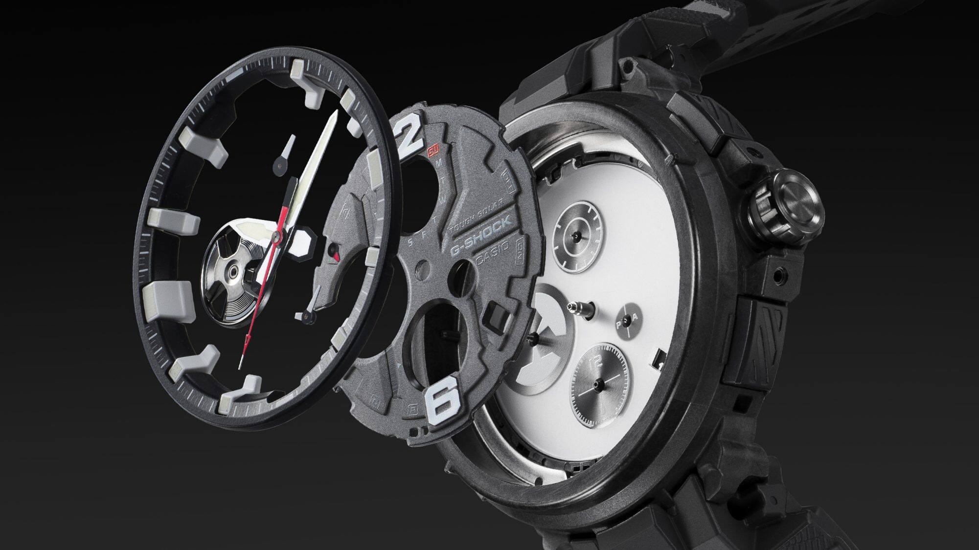 De individuele elementen van de wijzerplaat met drie lagen van de Gravitymaster GR-B300 pilotenhorloges