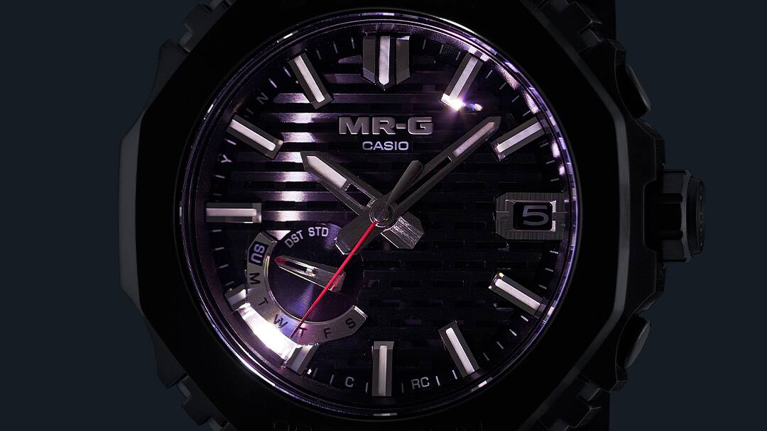 Extreem heldere LED-verlichting in de kast van het MRG-B2100B horloge
