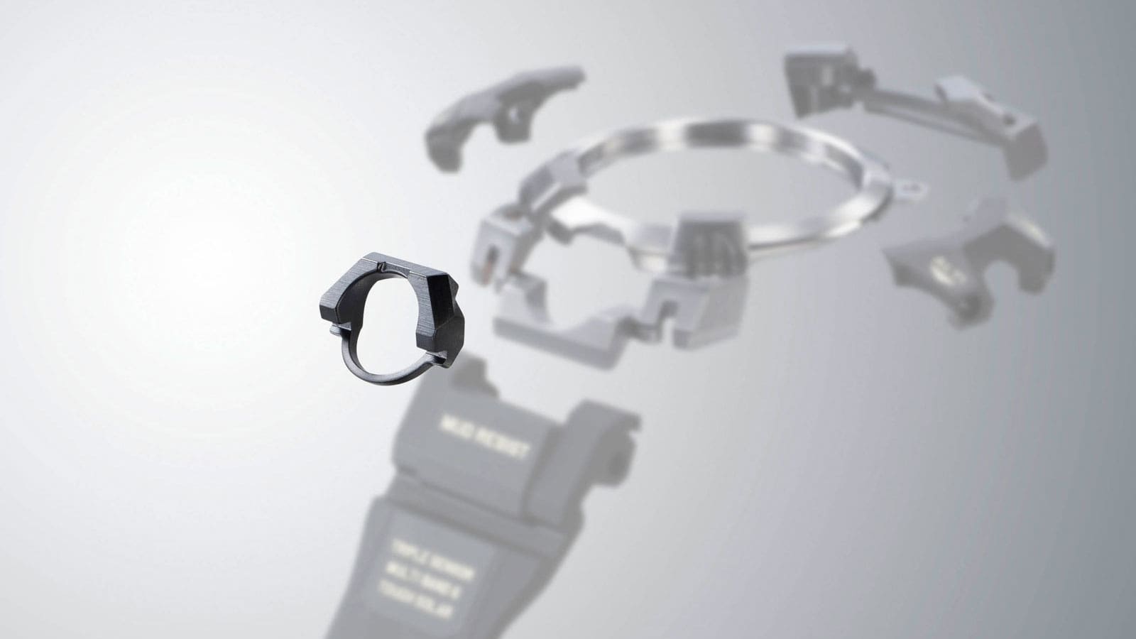 Close-up van de voorste knop bewaker, bezel ring en bezel bewaker delen zweven bleek op de achtergrond