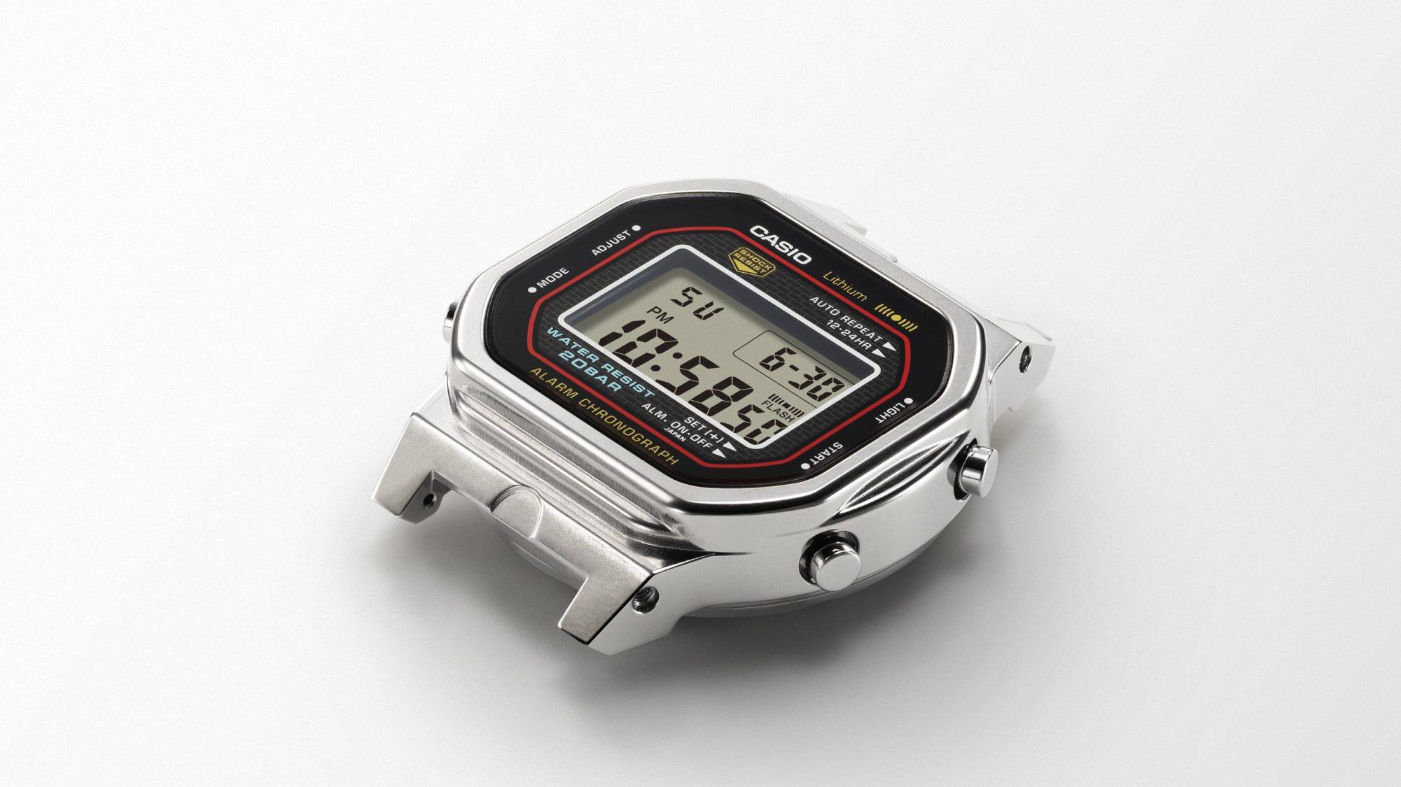 De roestvrijstalen kast van de Casio G-Shock DW-5000R-1A