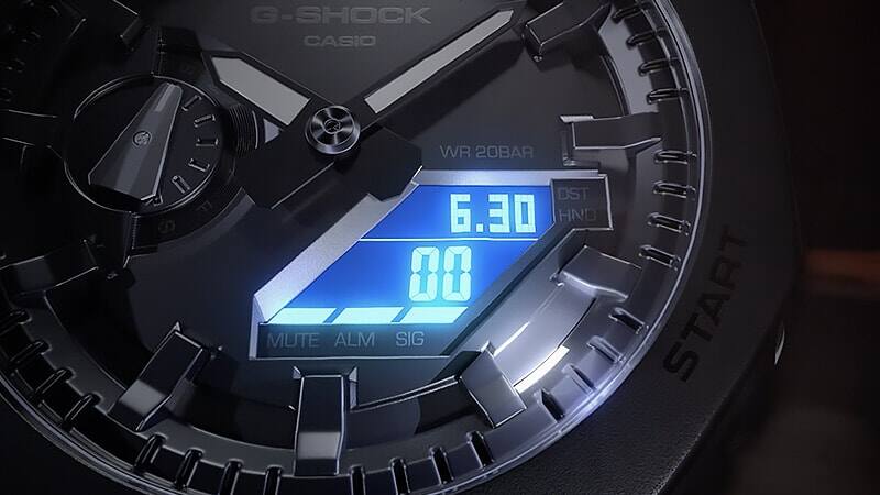 Grande plano do ecrã digital iluminado de um relógio híbrido Casio G-Shock GA-2100