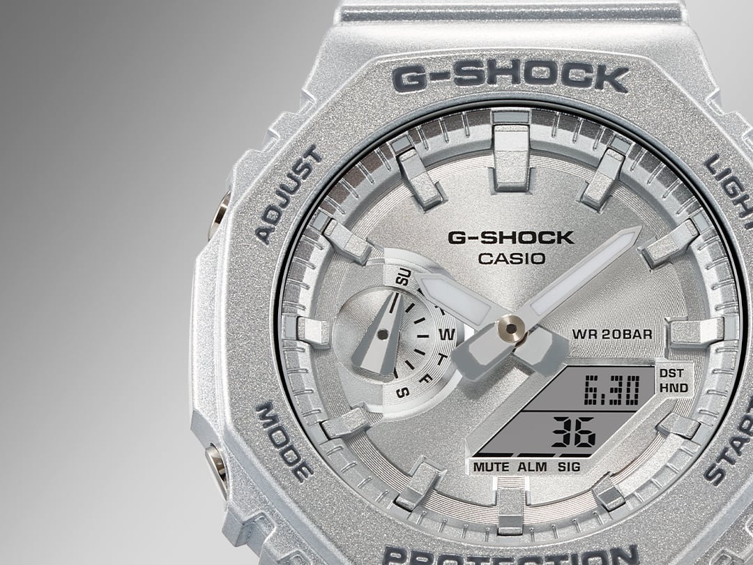 GA-2100FF-8A Grande plano do ecrã do relógio híbrido GA-2100FF-8A prateado