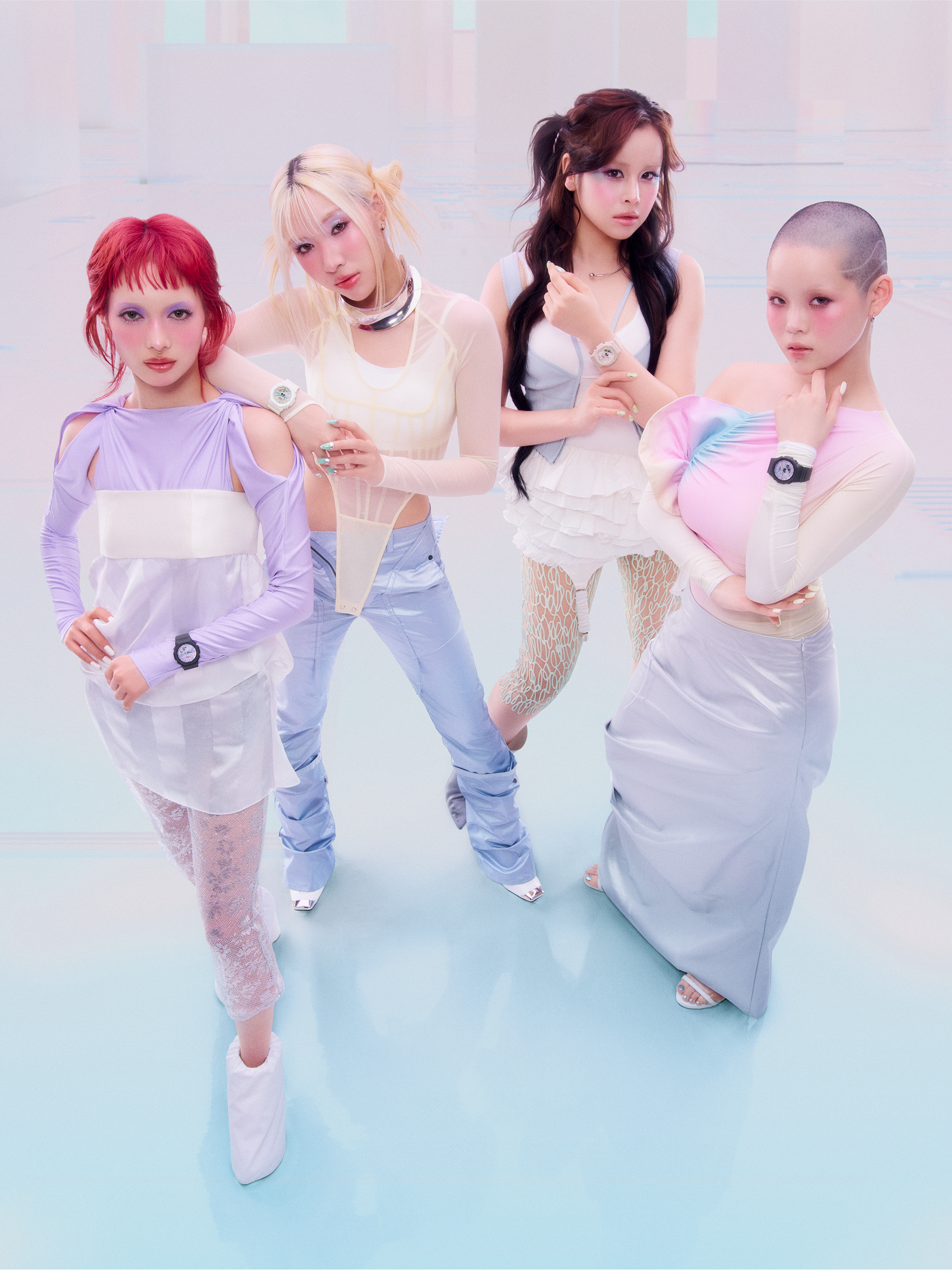 รูปภาพของ Jurin, Cocona, Maya และ Harvey ที่สวมใส่ G-SHOCK และชุดสีพาสเทล