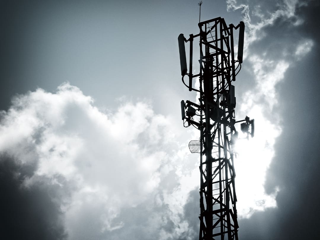 Multiband 6 無線電控制和太陽能提供精確計時功能